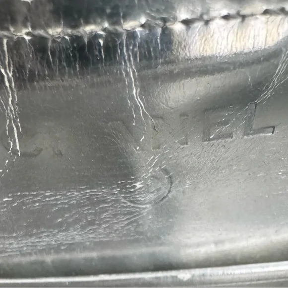 Chanel Silver Wallet - fair condition, quite a bit of wear - taking offers - Picture 9 of 10